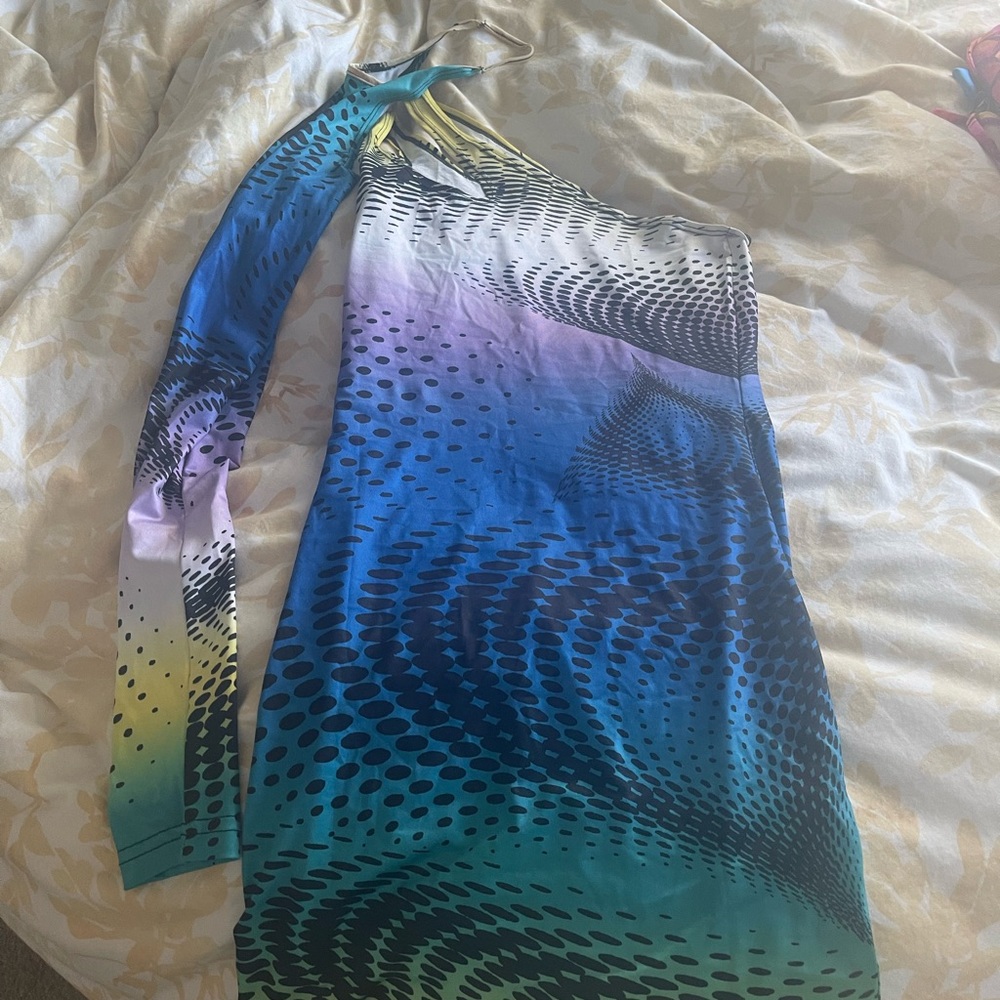 Retro multicolored one shoulder dress! 💜